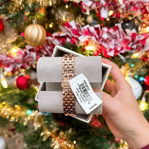 Michael Kors Darci Pavé Rose Gold-Tone Watch - Picture 4 of 5